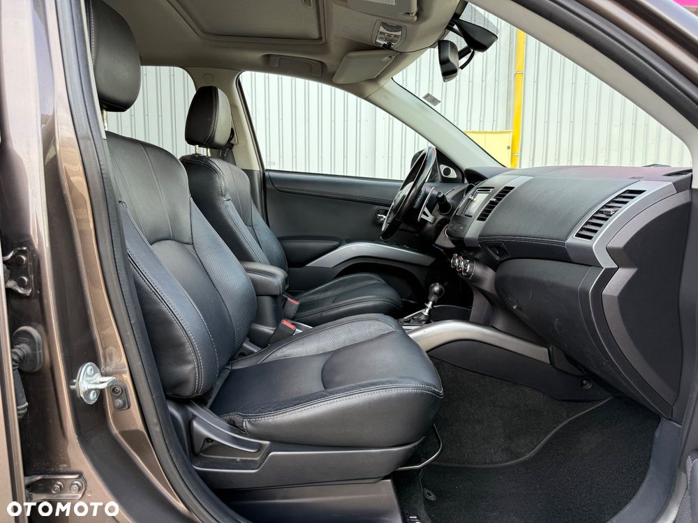 Mitsubishi Outlander 2.2 DI-D 4WD TC-SST Instyle - 26