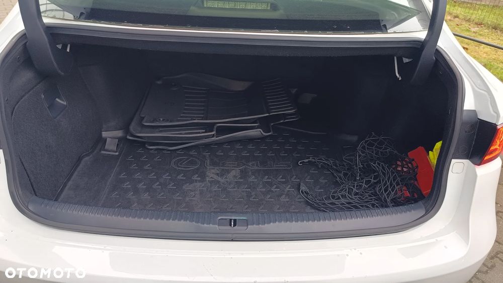 Lexus IS 300h F Sport - 25