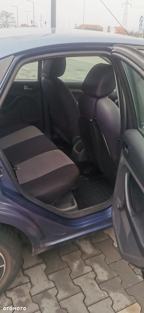 Ford Focus 1.6 16V Style - 11