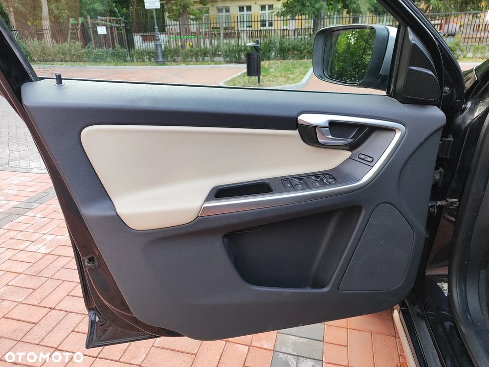 Volvo XC 60 D5 AWD RDesign - 11