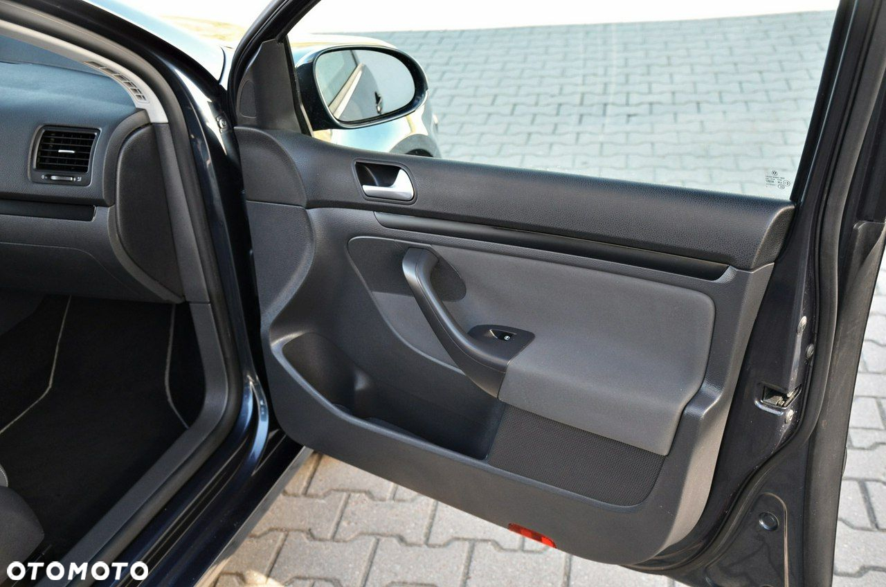 Volkswagen Golf - 23