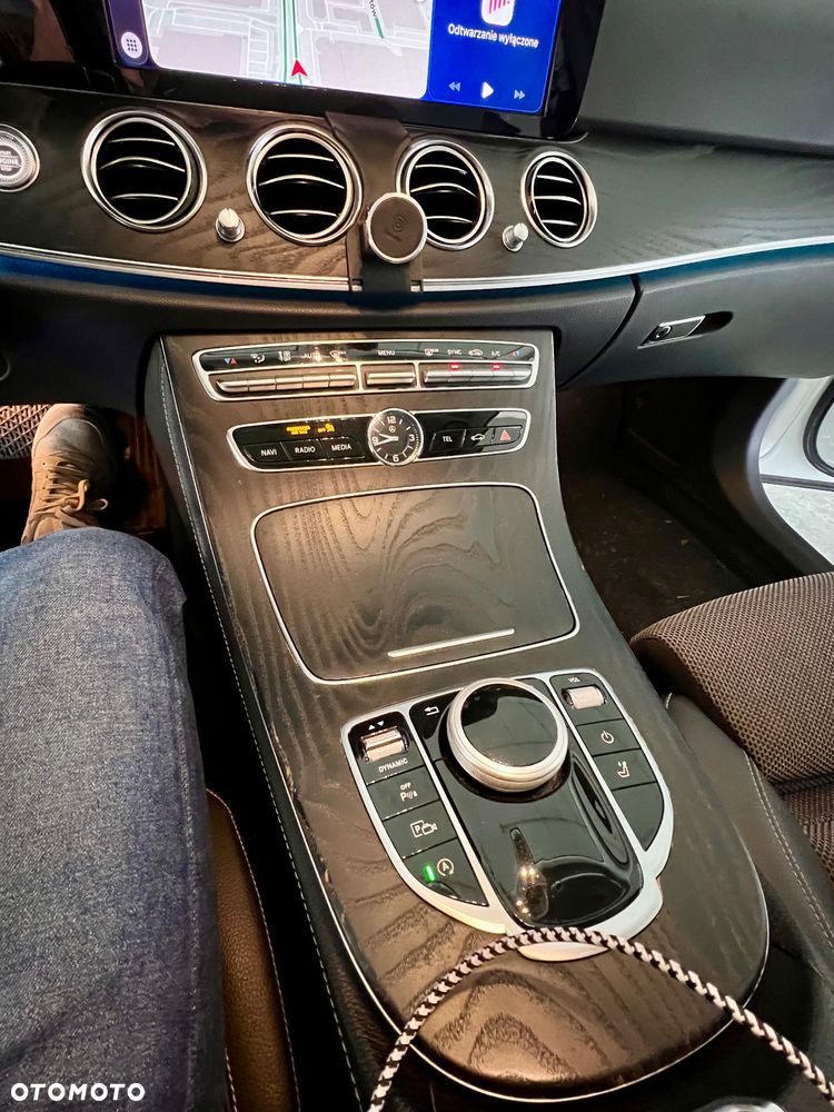 Mercedes-Benz Klasa E 220 d 4-Matic 9G-TRONIC - 23