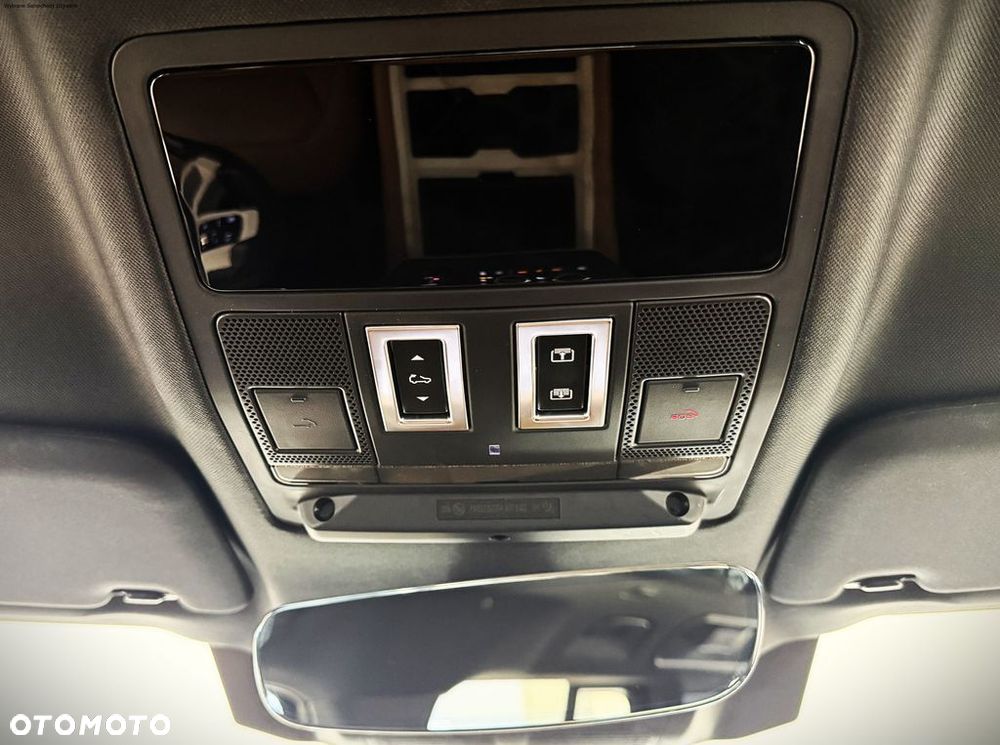 Land Rover Defender - 29