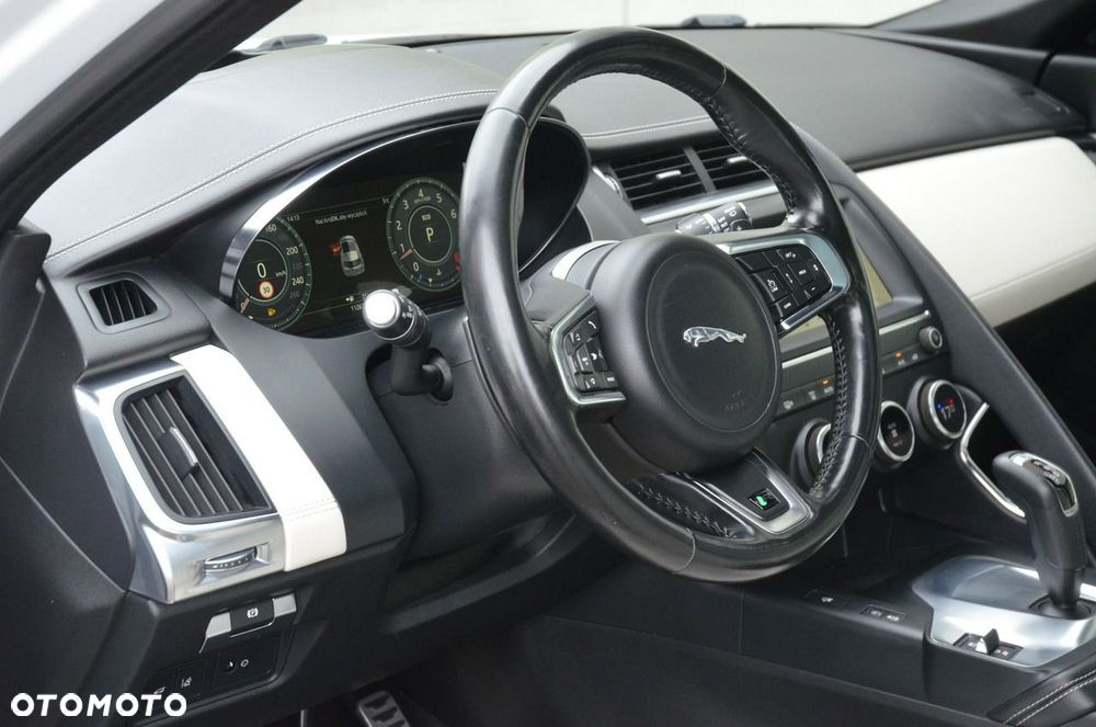 Jaguar E-Pace 2.0 i4P AWD R-Dynamic - 25