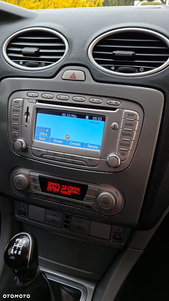 Ford Focus 2.0 16V Titanium - 23