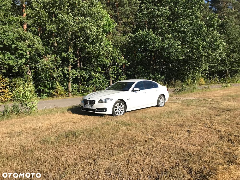 BMW Seria 5 525d xDrive - 28