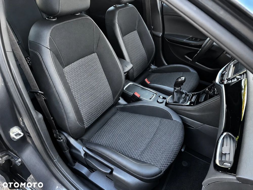 Opel Astra 1.4 Turbo Innovation - 17
