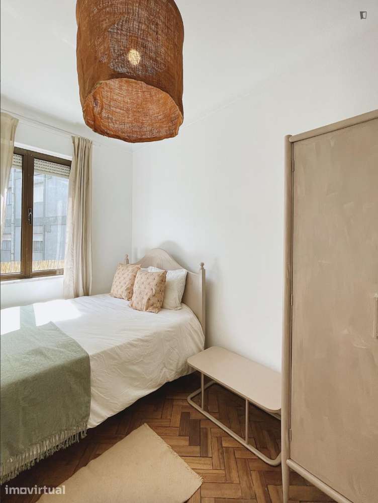 Quarto - localizado em Santo Ildefonso Porto - Grande imagem: 2/11