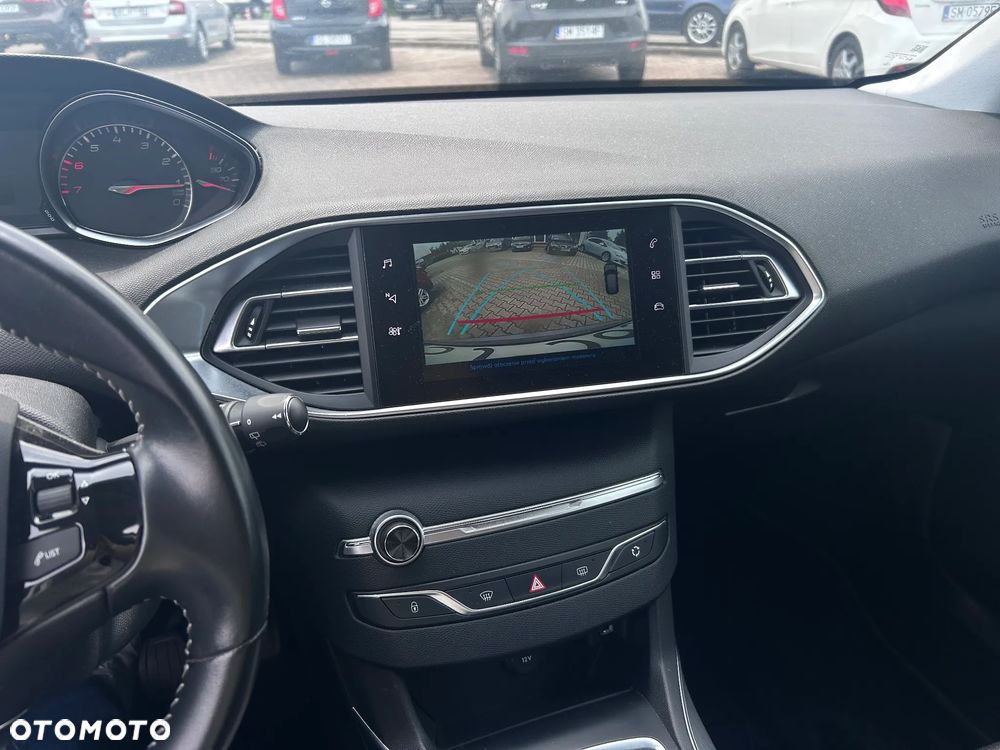 Peugeot 308 1.2 PureTech GPF Allure S&S - 14