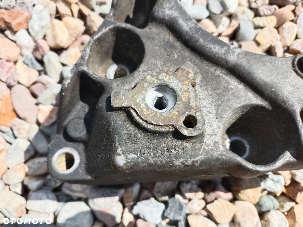 LAPA MONTAZ WSPORNIK MONTAZ PODSTAWA ALTERNATORA NAPINACZA PASKA GM 10236997 CHEVROLET BLAZER GMC YUKON OLDSMOBILE BRAVADA Cadillac Escalade EXPRESS 1500 2500 3500 CARGO SAVANA SAFARI P30 4.3 5.0 5.7 - 2