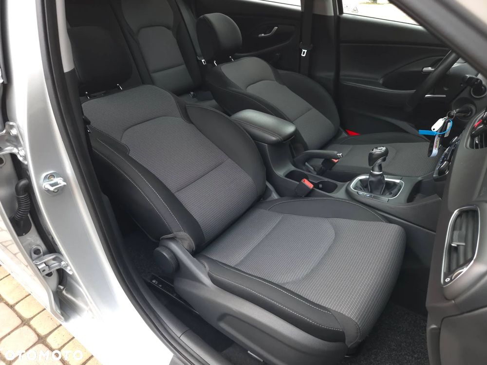 Hyundai i30 1.4 Select - 34