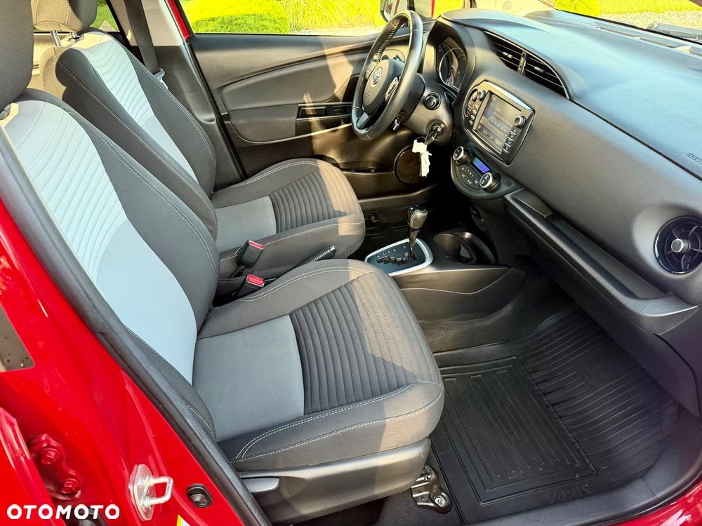 Toyota Yaris Hybrid 100 Sol - 22