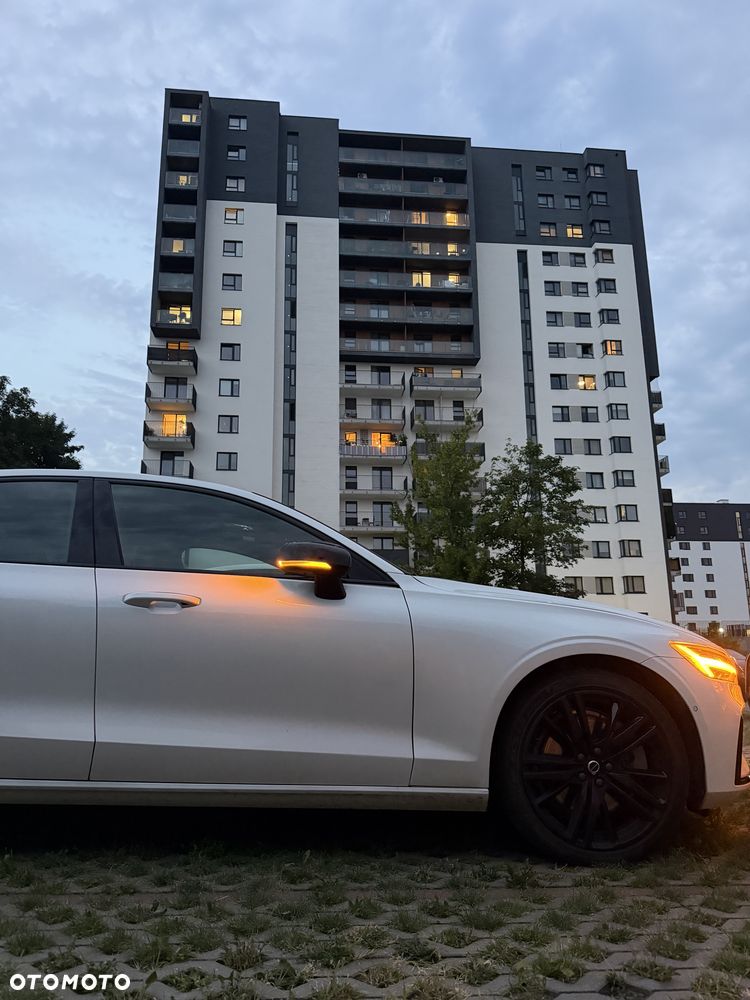 Volvo S60 T8 Recharge AWD Plus Dark - 4