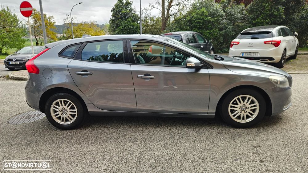 Volvo V40 1.6 D2 Momentum Eco - 4