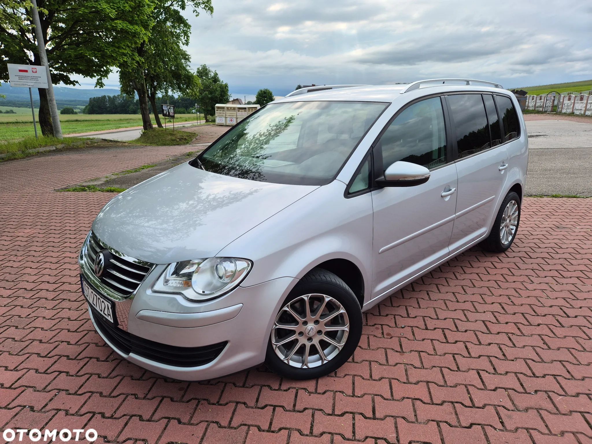 Volkswagen Touran 1.6 Conceptline - 1