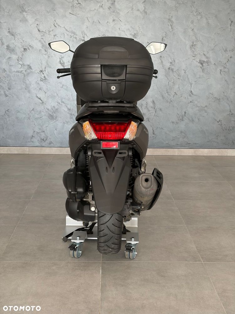 Yamaha NMAX - 7