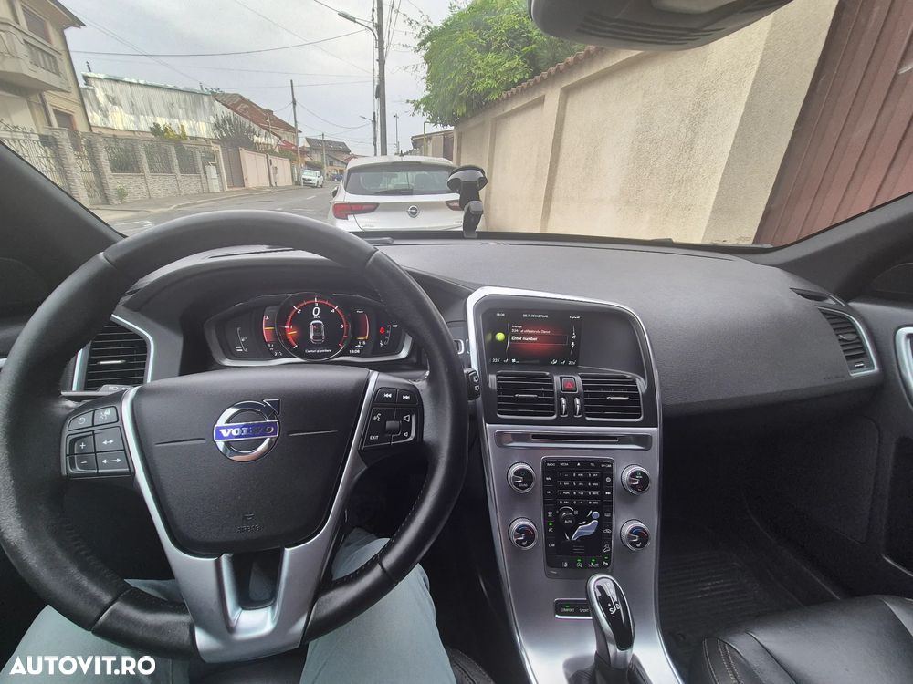 Volvo XC 60 D5 AWD Geartronic Summum - 8