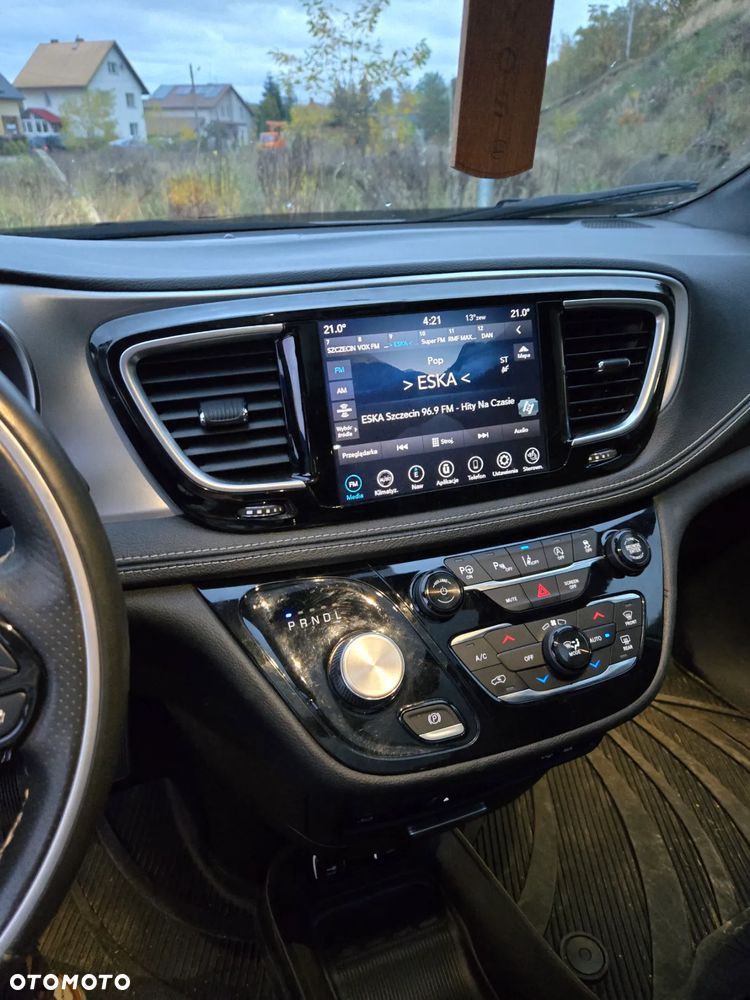 Chrysler Pacifica - 17