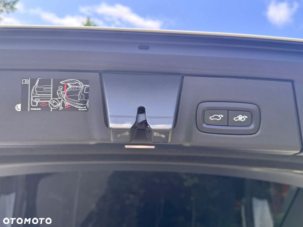 Volvo V90 D4 SCR Momentum Pro - 22