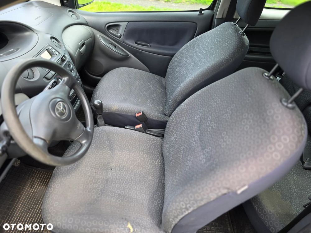 Toyota Yaris 1.4 D-4D - 11