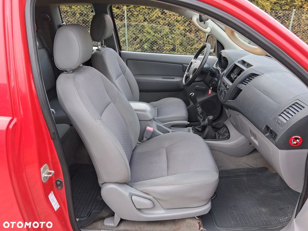 Toyota Hilux 2.5 D-4D DLX - 10