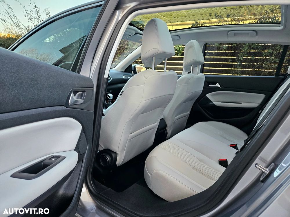 Peugeot 308 1.2 L PureTech Turbo Allure - 13