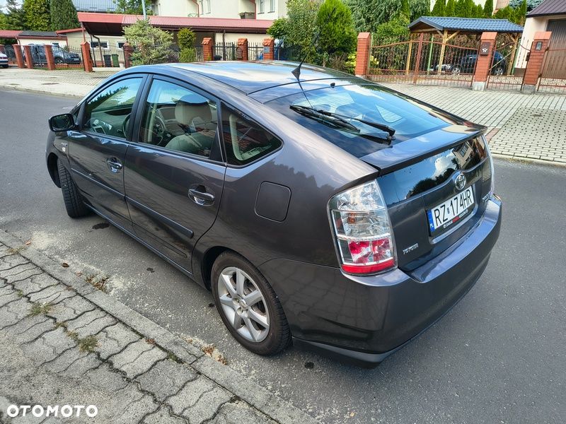 Toyota Prius - 5