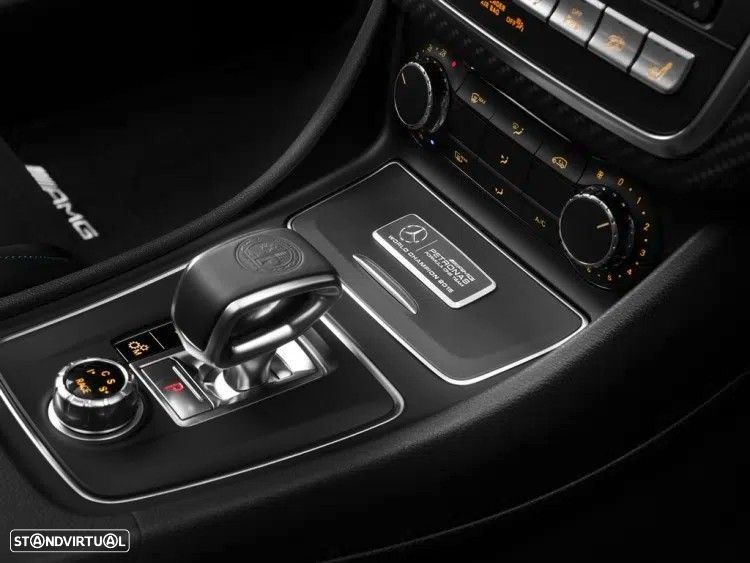 Mercedes-Benz A 45 AMG 4Matic Speedshift 7G-DCT PETRONAS 2015 World Champion Edition - 11