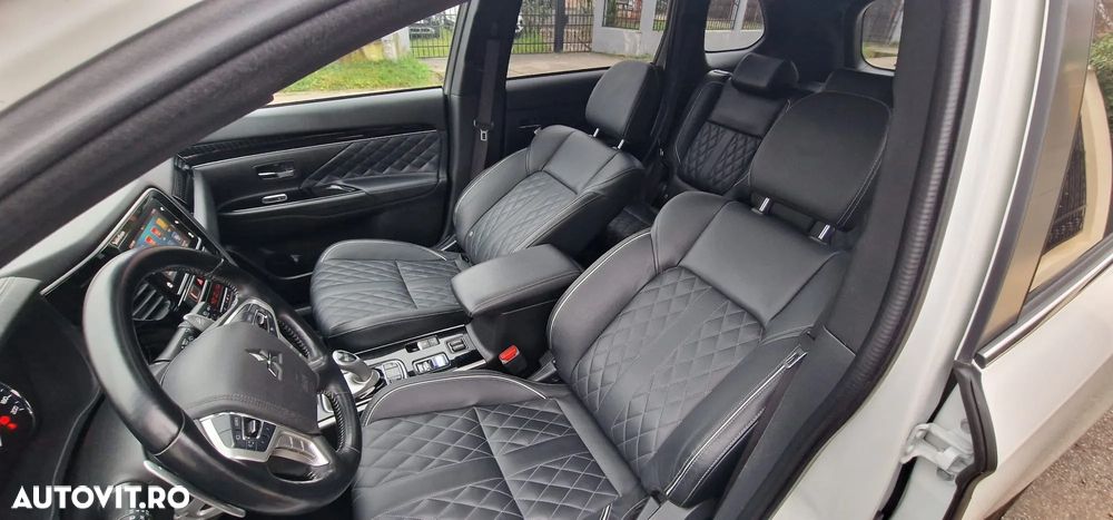 Mitsubishi Outlander 2.4 4WD Plug-In Hybrid Diamant+ - 3