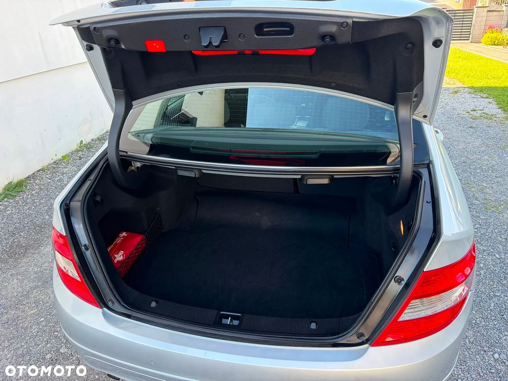 Mercedes-Benz Klasa C 180 Kompressor BlueEFFICIENCY - 17