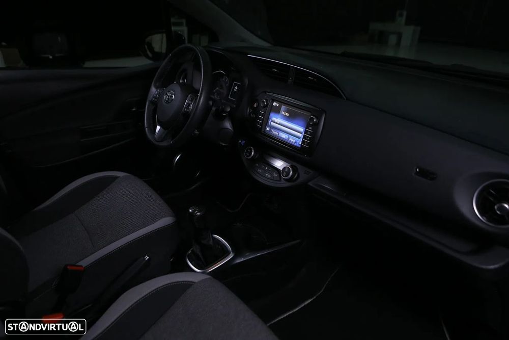 Toyota Yaris 1.0 VVT-i 20 Anos - 25