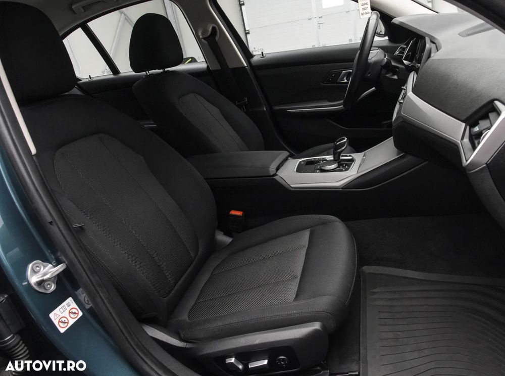 BMW Seria 3 320i AT - 14
