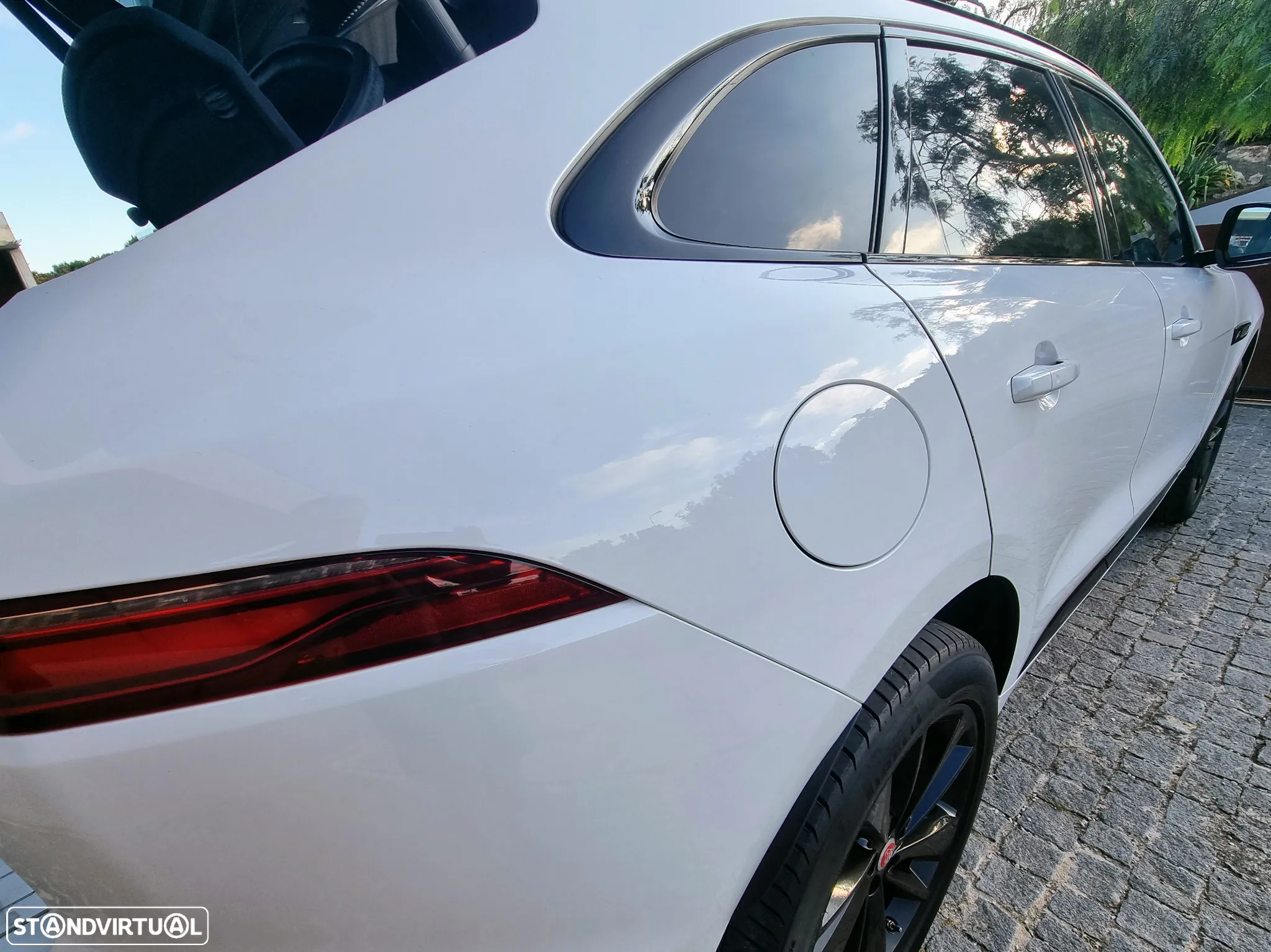 Jaguar F-Pace 2.0 P400e AWD R-Dynamic Black - 11