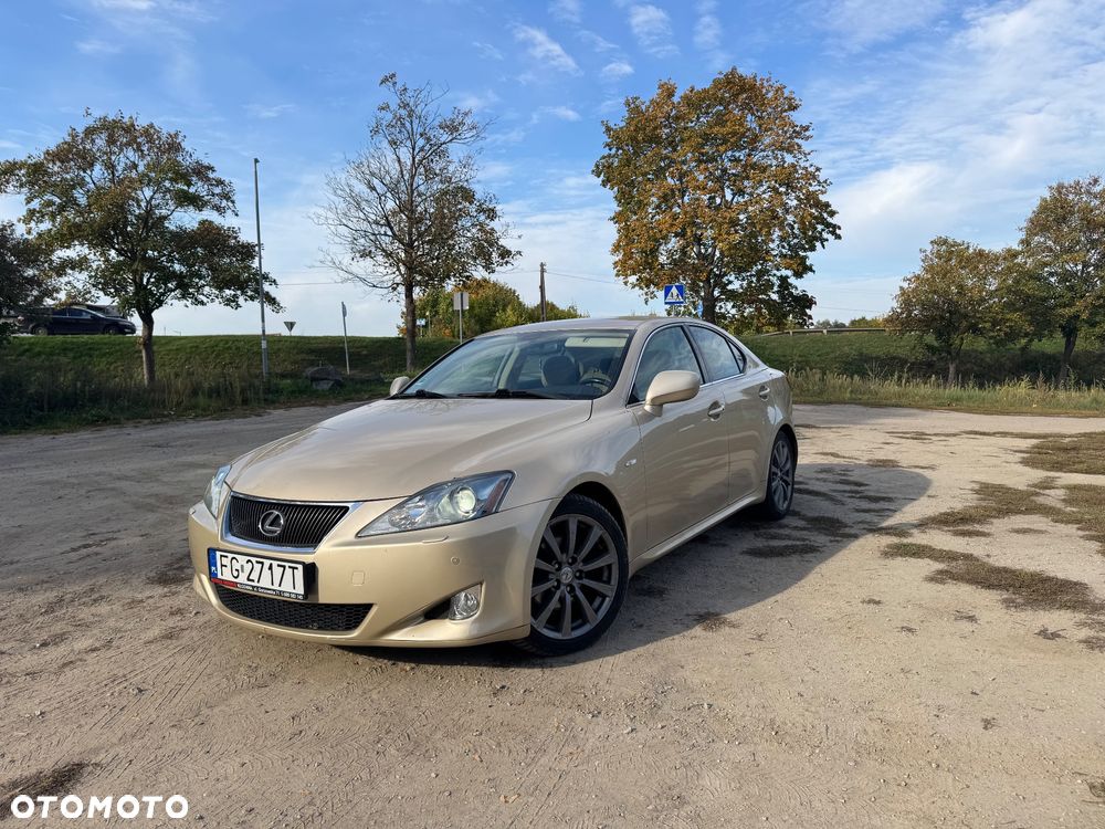 Lexus IS