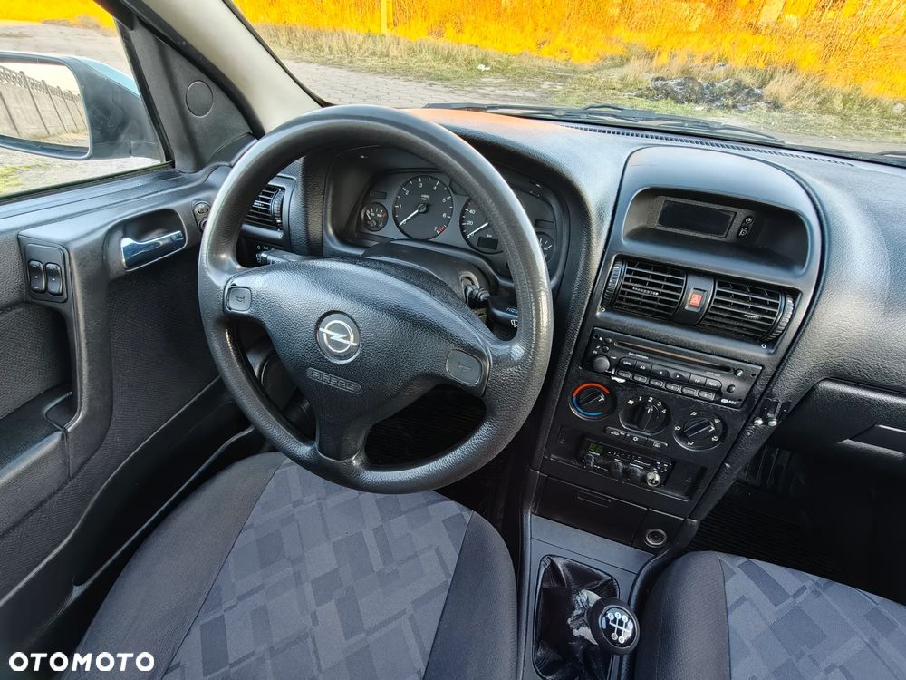 Opel Astra 1.6 GL - 13