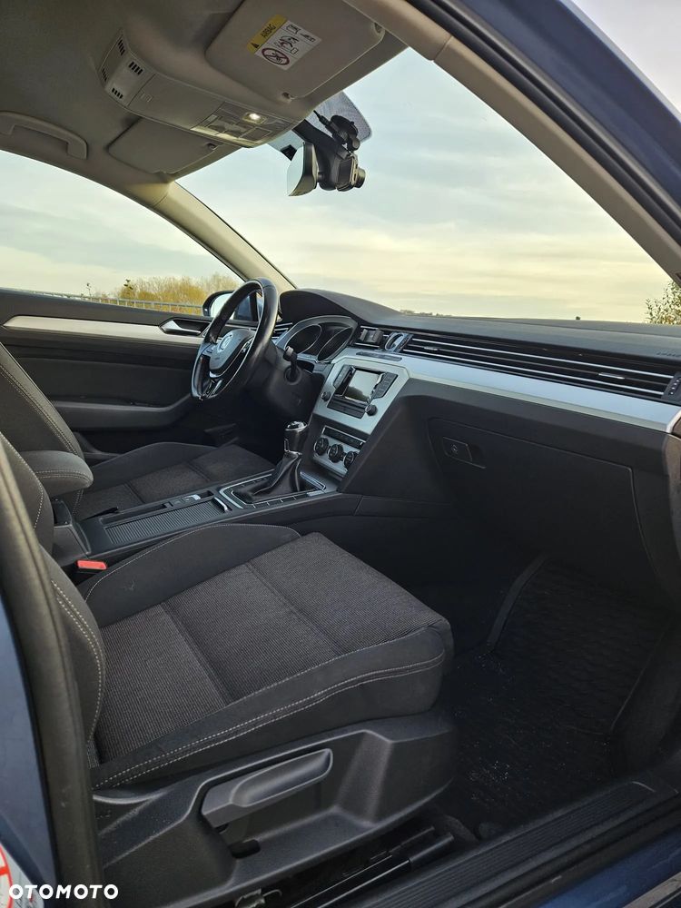 Volkswagen Passat 2.0 TDI SCR Comfortline - 15