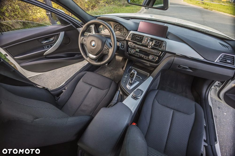 BMW Seria 3 325d Advantage sport - 27