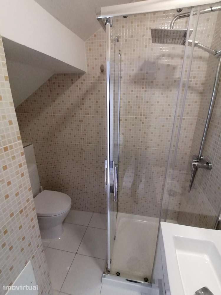 Quarto - localizado em Baixa de Santa Clara Coimbra - Grande imagem: 4/8