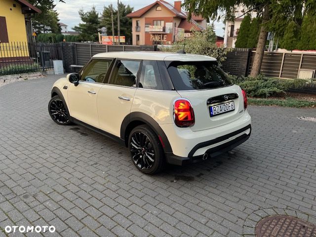 MINI Cooper Essential Trim - 4