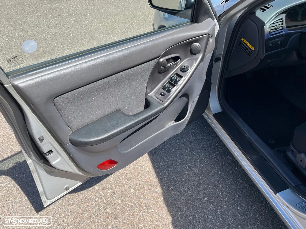 Hyundai Elantra 2.0 CRDi GLS - 9