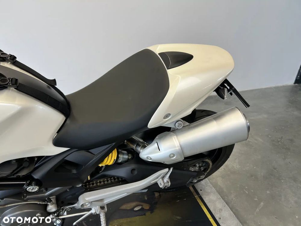 Ducati Monster - 16