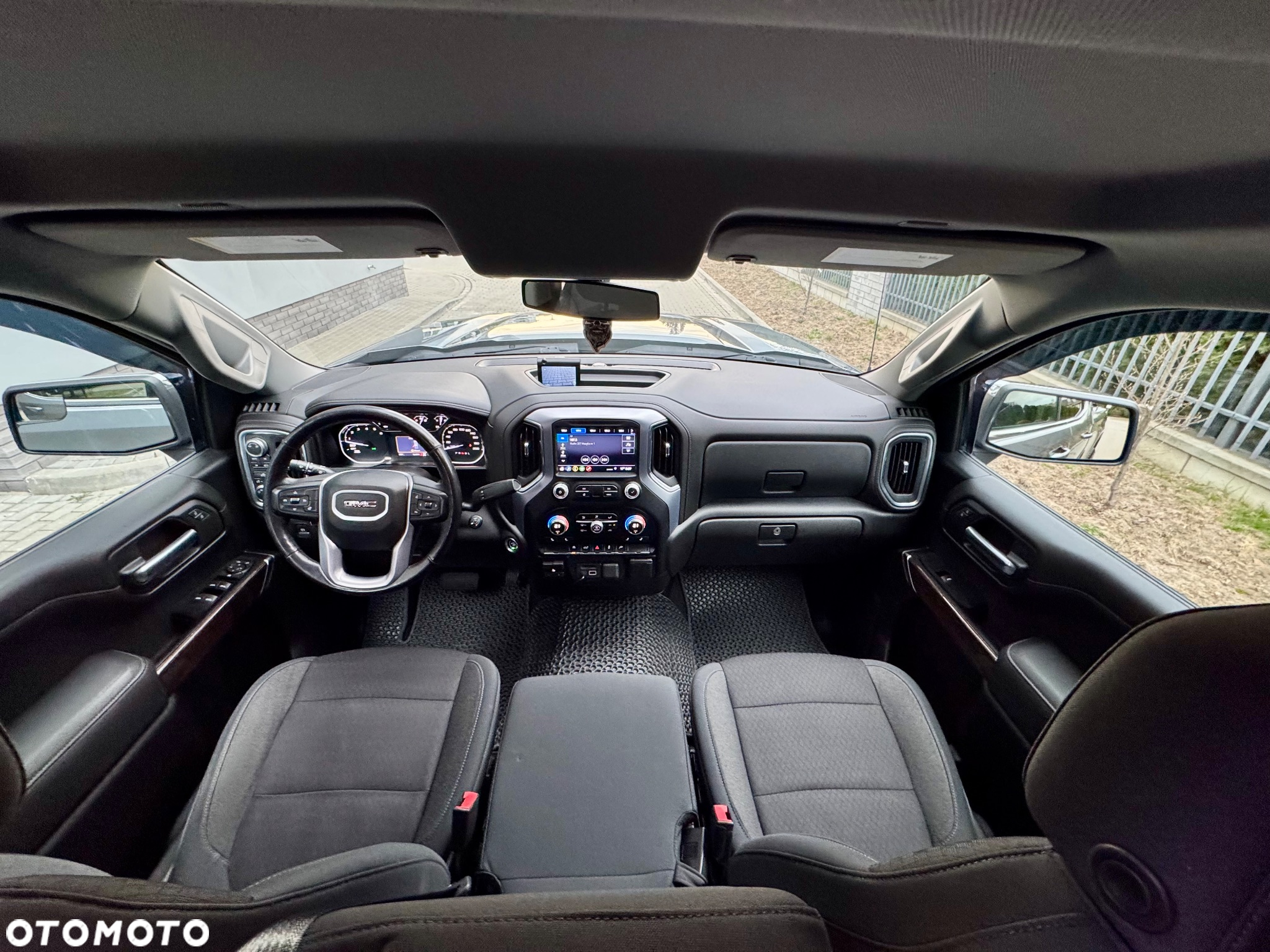 GMC Sierra - 24