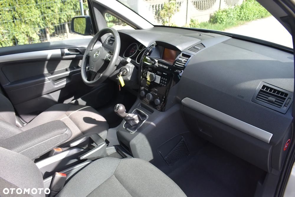 Opel Zafira 1.8 Cosmo - 31