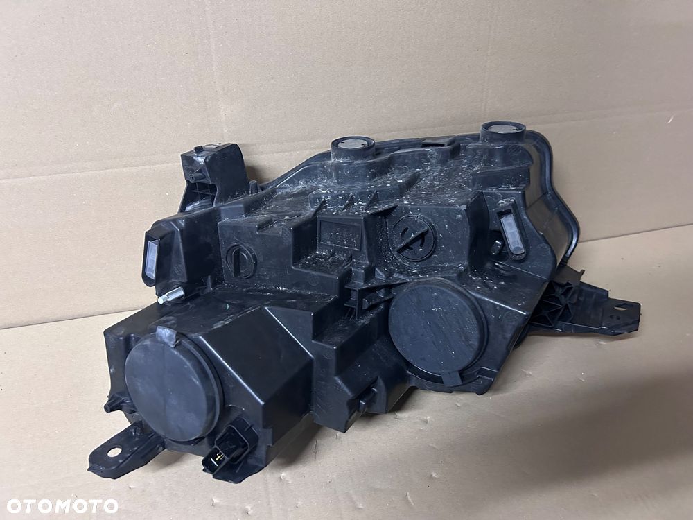 LAMPA PRAWA TOYOTA PROACE CITY ZWYKŁA PRZÓD PRZEDNIA - 8