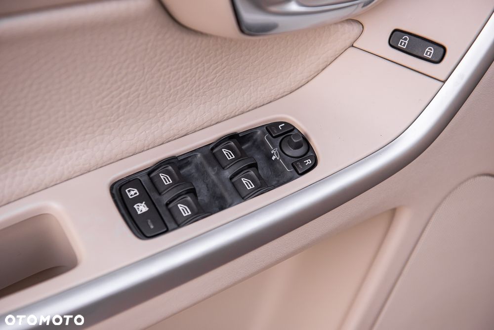 Volvo XC 60 D5 AWD Summum - 16