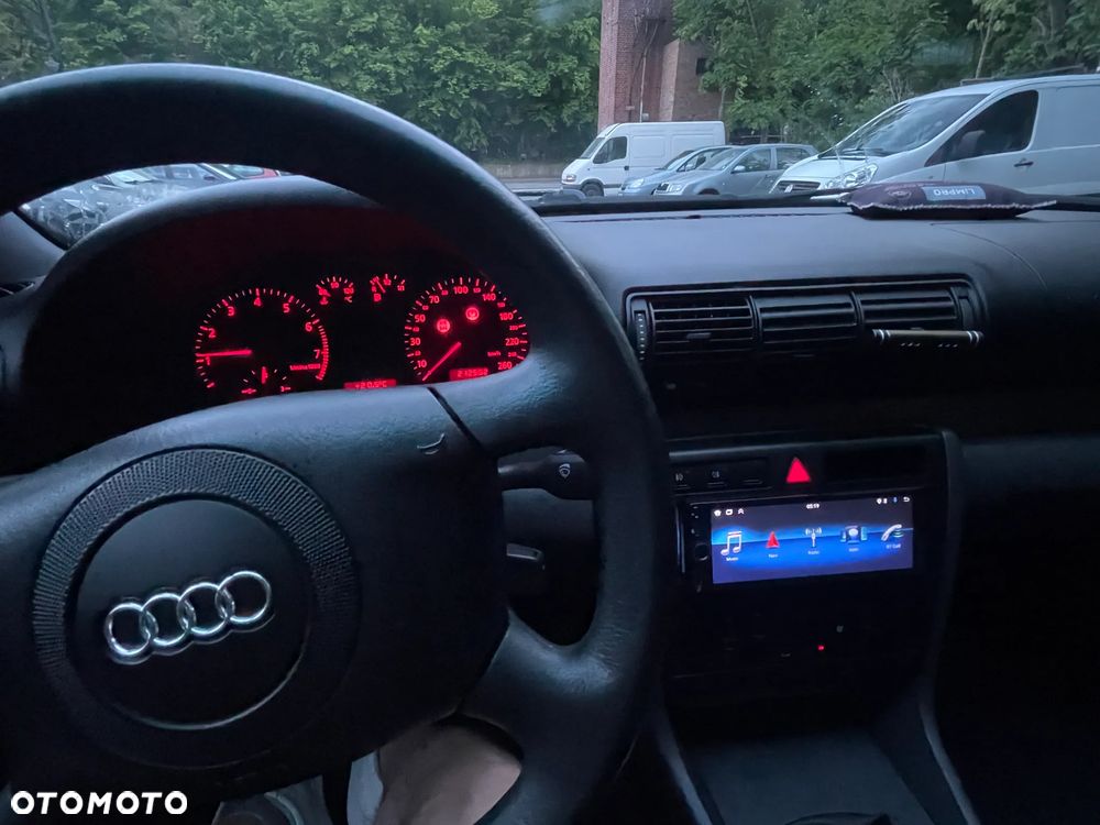 Audi A4 Limousine 1.8 - 8