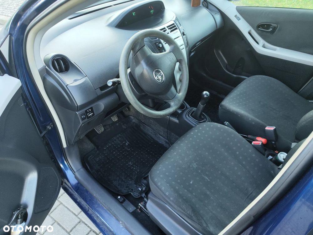 Toyota Yaris 1.3 Luna Premium - 11