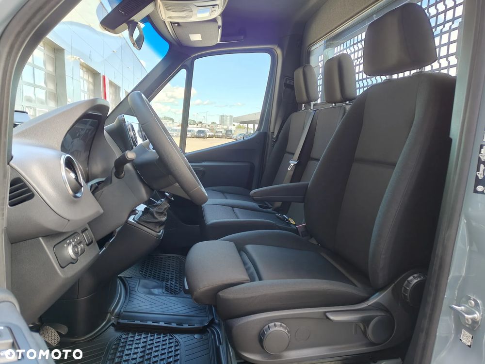 Mercedes-Benz Sprinter - 16