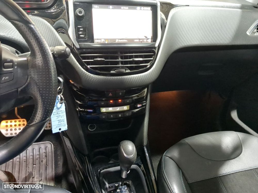Peugeot 2008 1.2 PureTech Allure EAT6 - 12