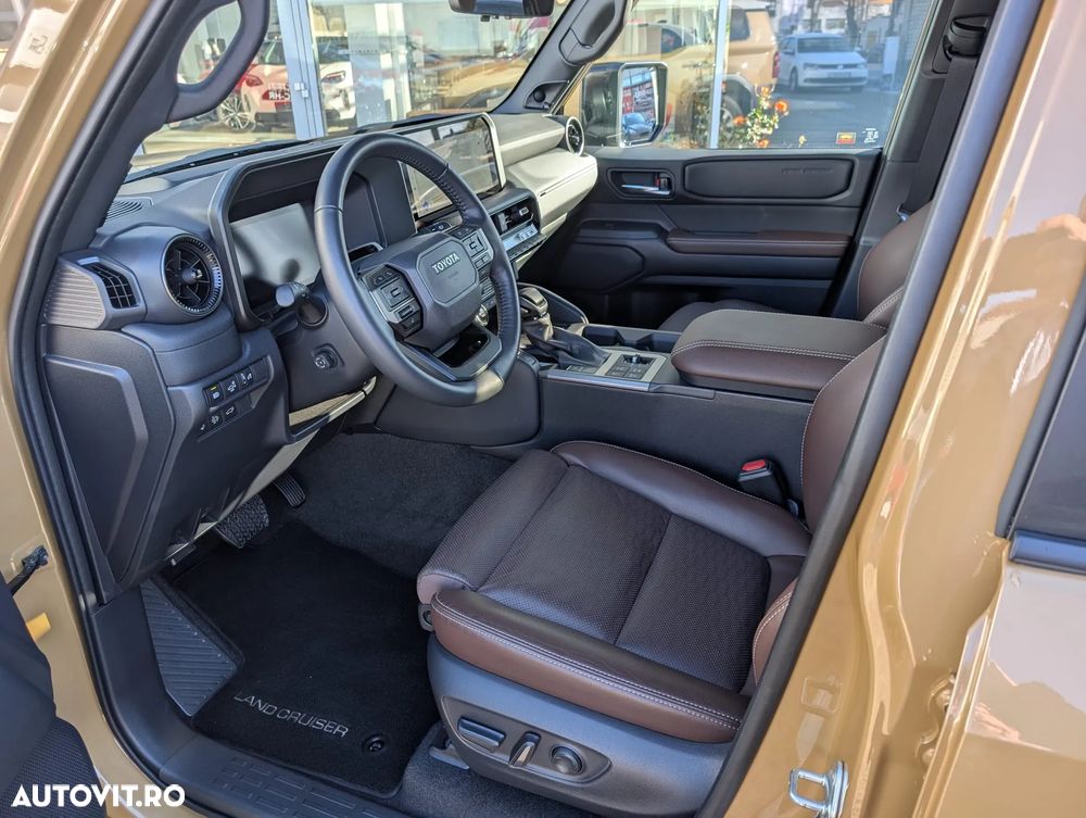 Toyota Land Cruiser - 22